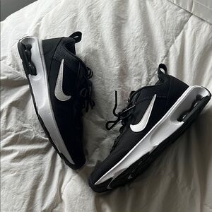 Nike INTRLK sneakers